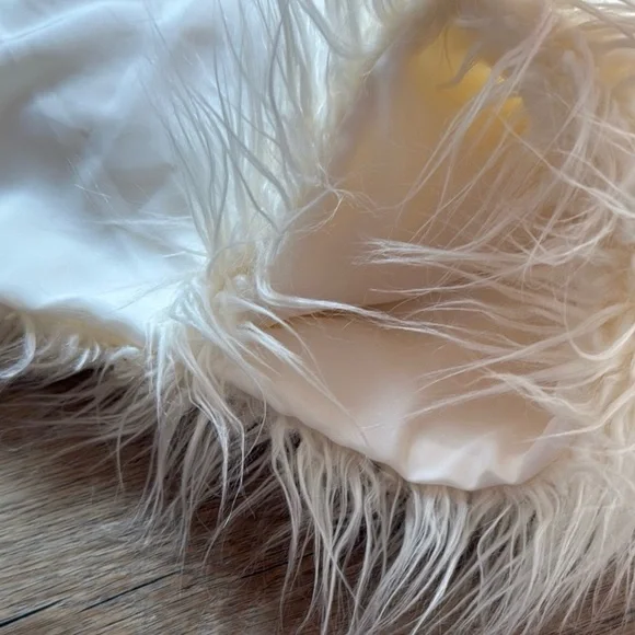 LOFT Cream Beige White Faux Fur Scarf WORN ONCE - Picture 4 of 6